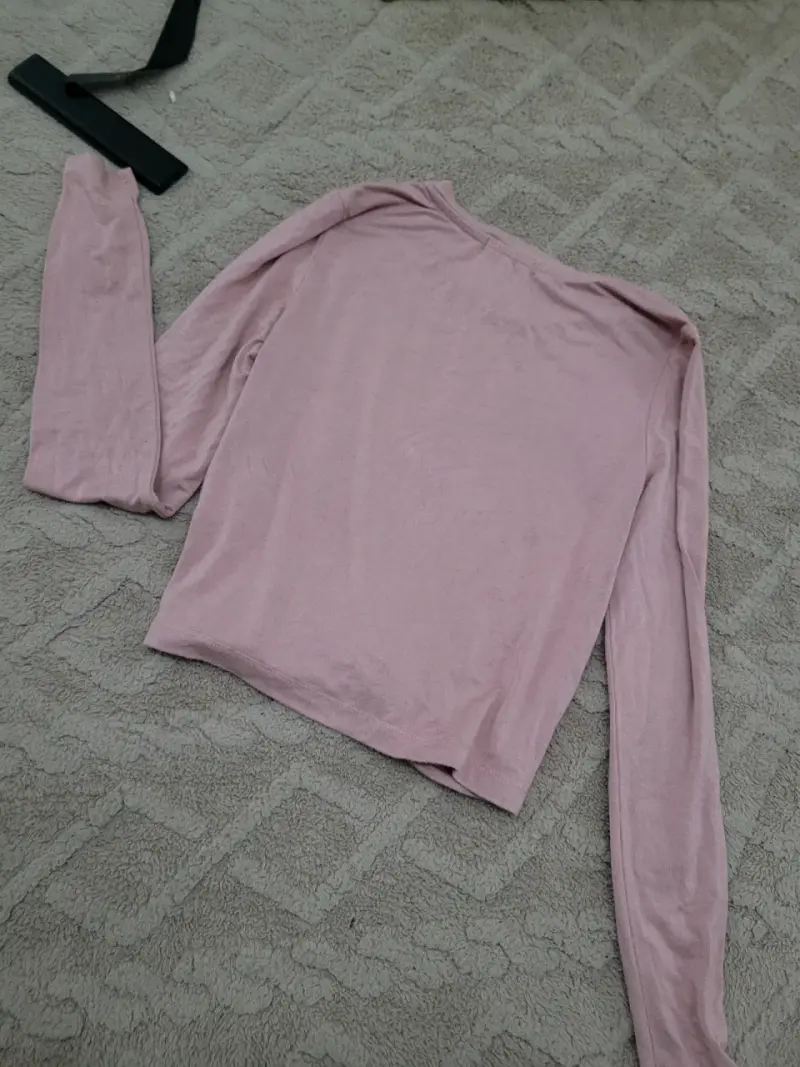 Polera rosa con nudo frontal - 3