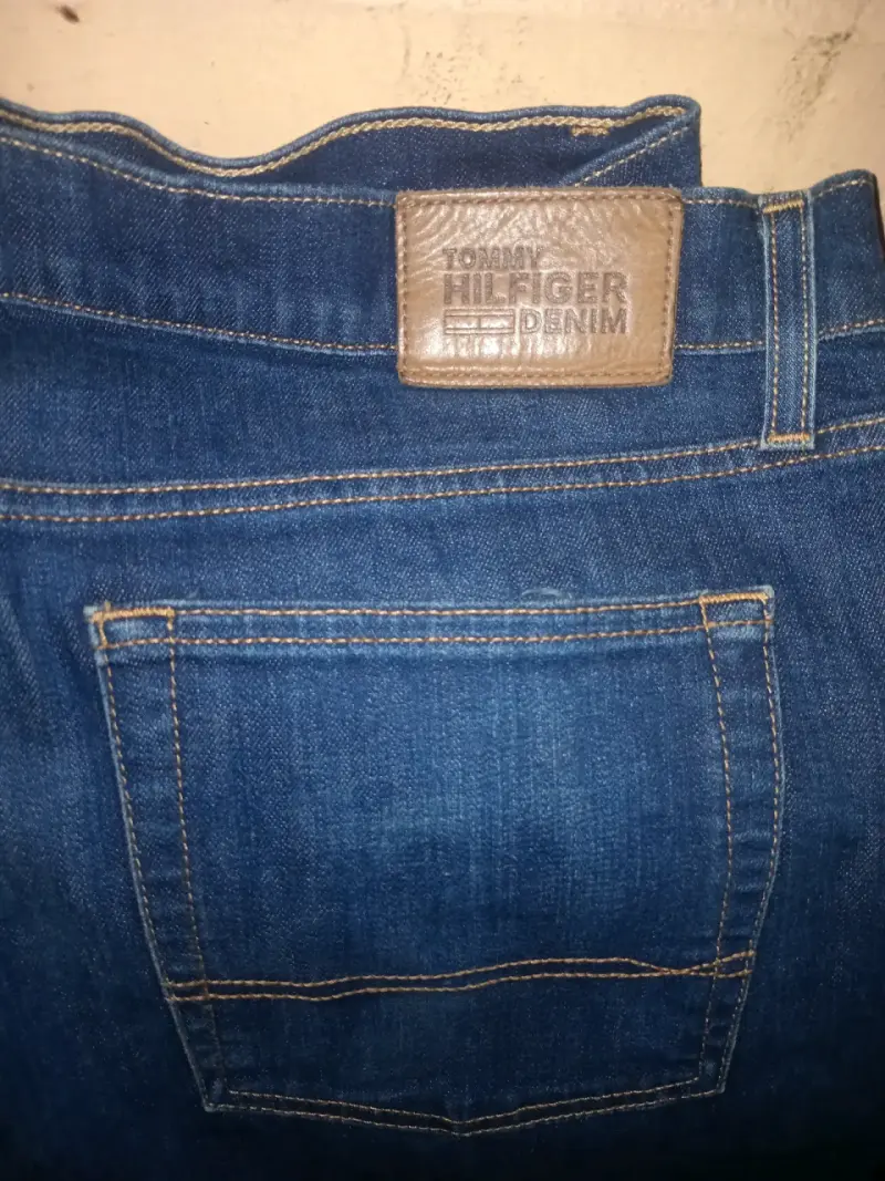 Jeans Levi's y Tommy Hilfiger - 4