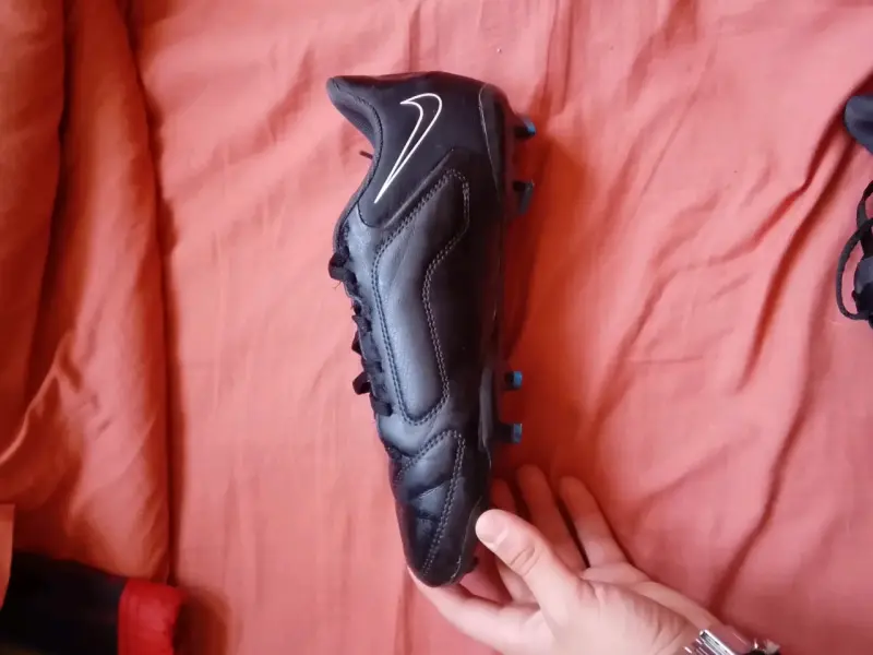 Botines de fútbol negros - 2