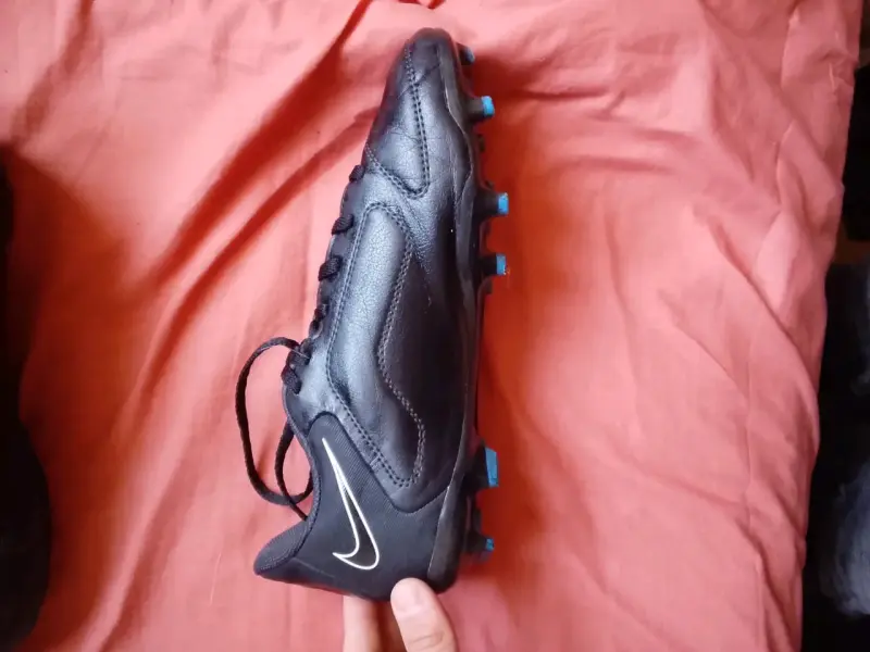 Botines de fútbol negros - 3