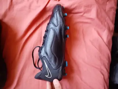 Botines de fútbol negros - miniatura 3