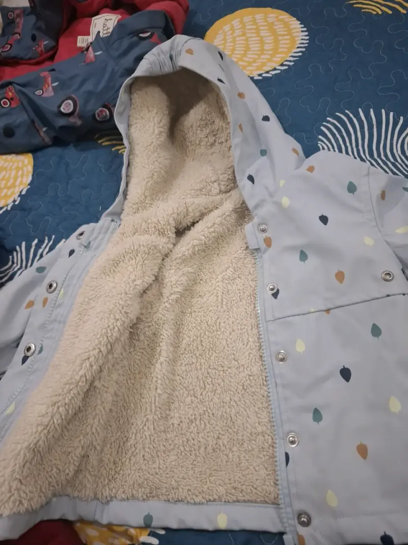 Chaqueta infantil impermeable con capucha - 2