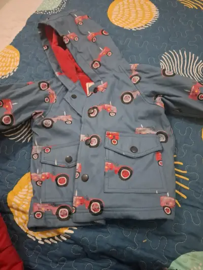 Chaqueta infantil con diseño de tractores - miniatura 1