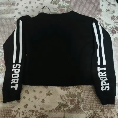 Polerón negro deportivo con franjas - miniatura 1