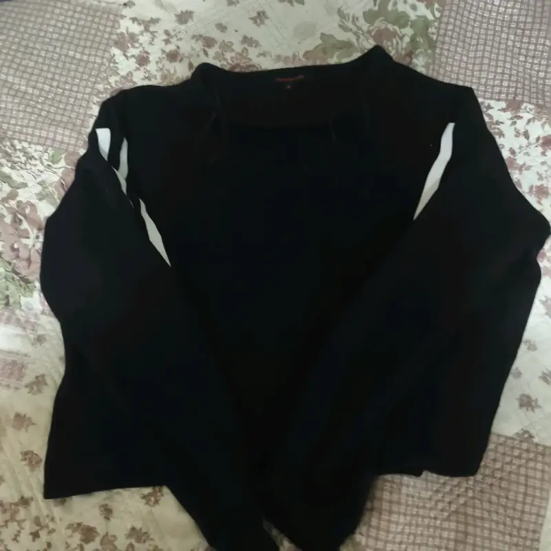 Polerón negro deportivo con franjas - 3