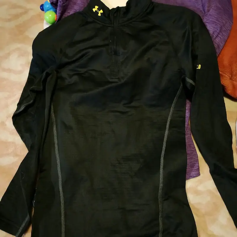Polera térmica negra deportiva - 1