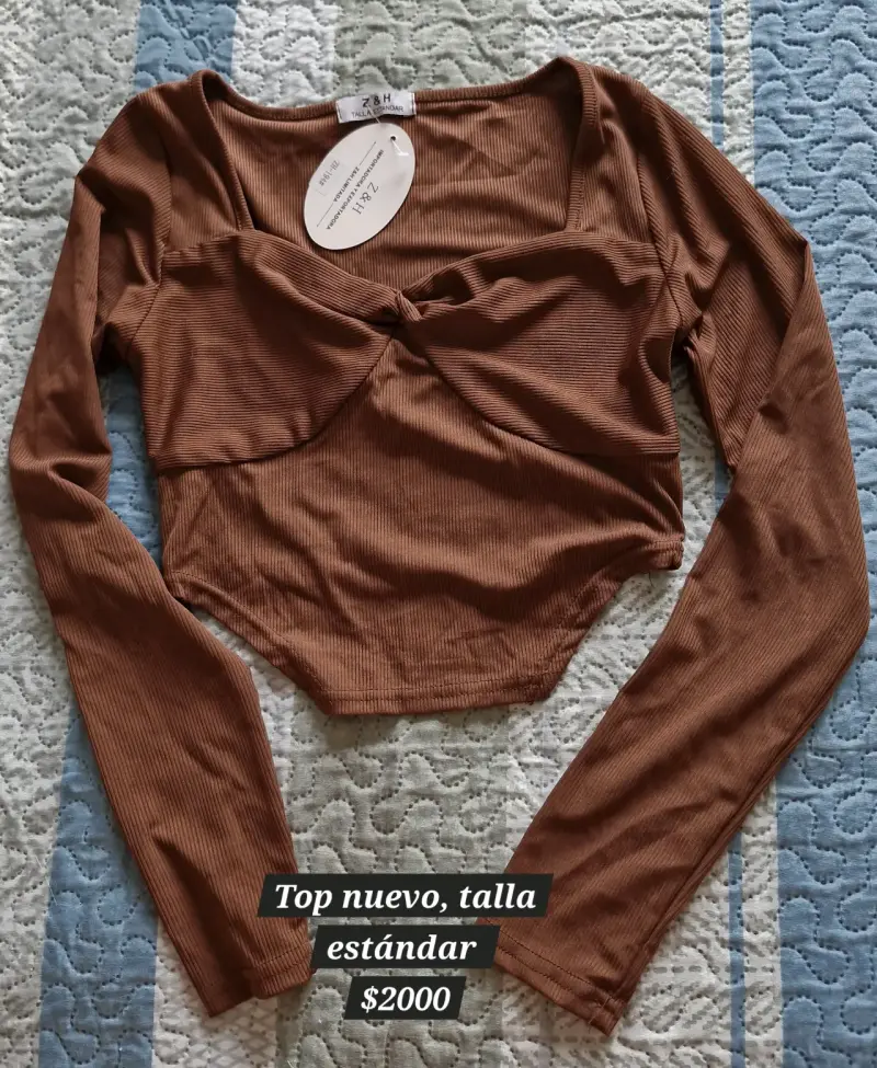 Top marrón de manga larga