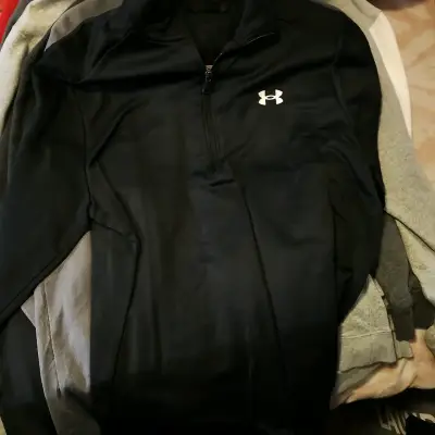 Polerón negro Under Armour - miniatura 1