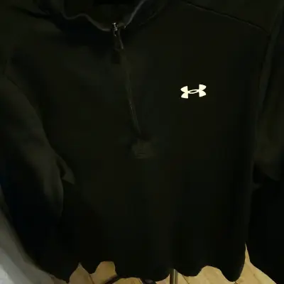 Polerón negro Under Armour - miniatura 2