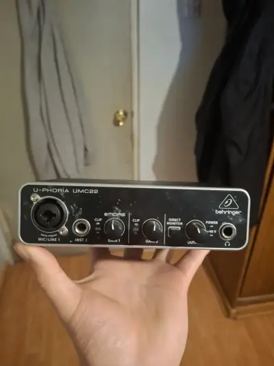 Interfaz de audio Behringer UMC22 - miniatura 1