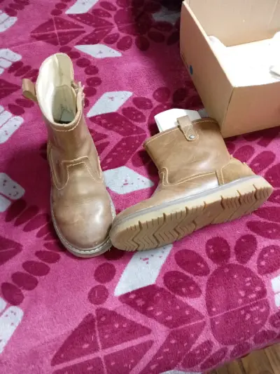 Botines  de niño y botas de agua también de niño - miniatura 1
