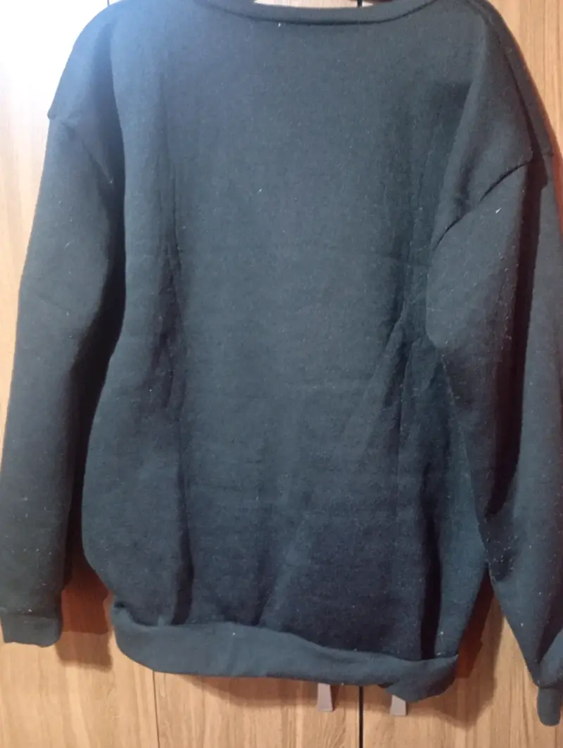 Polerón negro con diseño de gato - 2