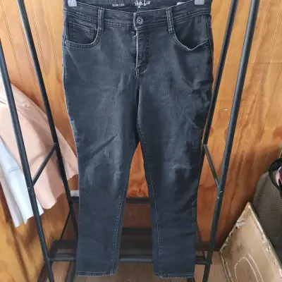 Jeans negros estilo slim - miniatura 1