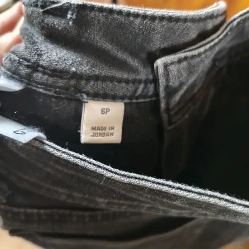 Jeans negros estilo slim - 4