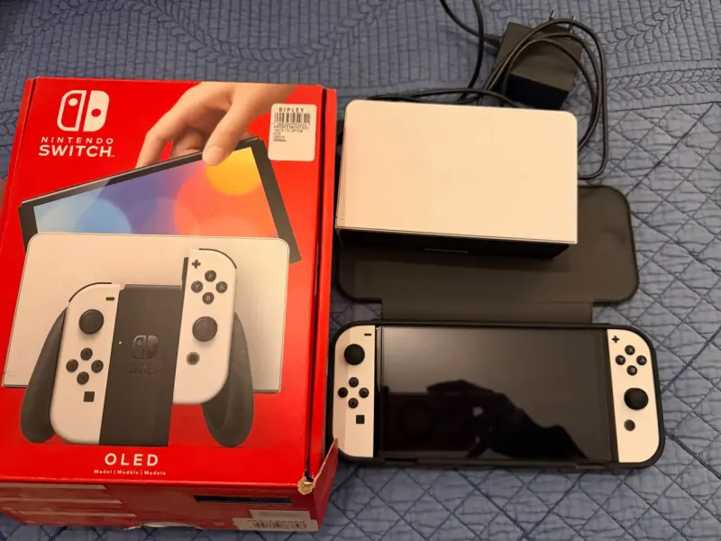 Nintendo Switch OLED con caja