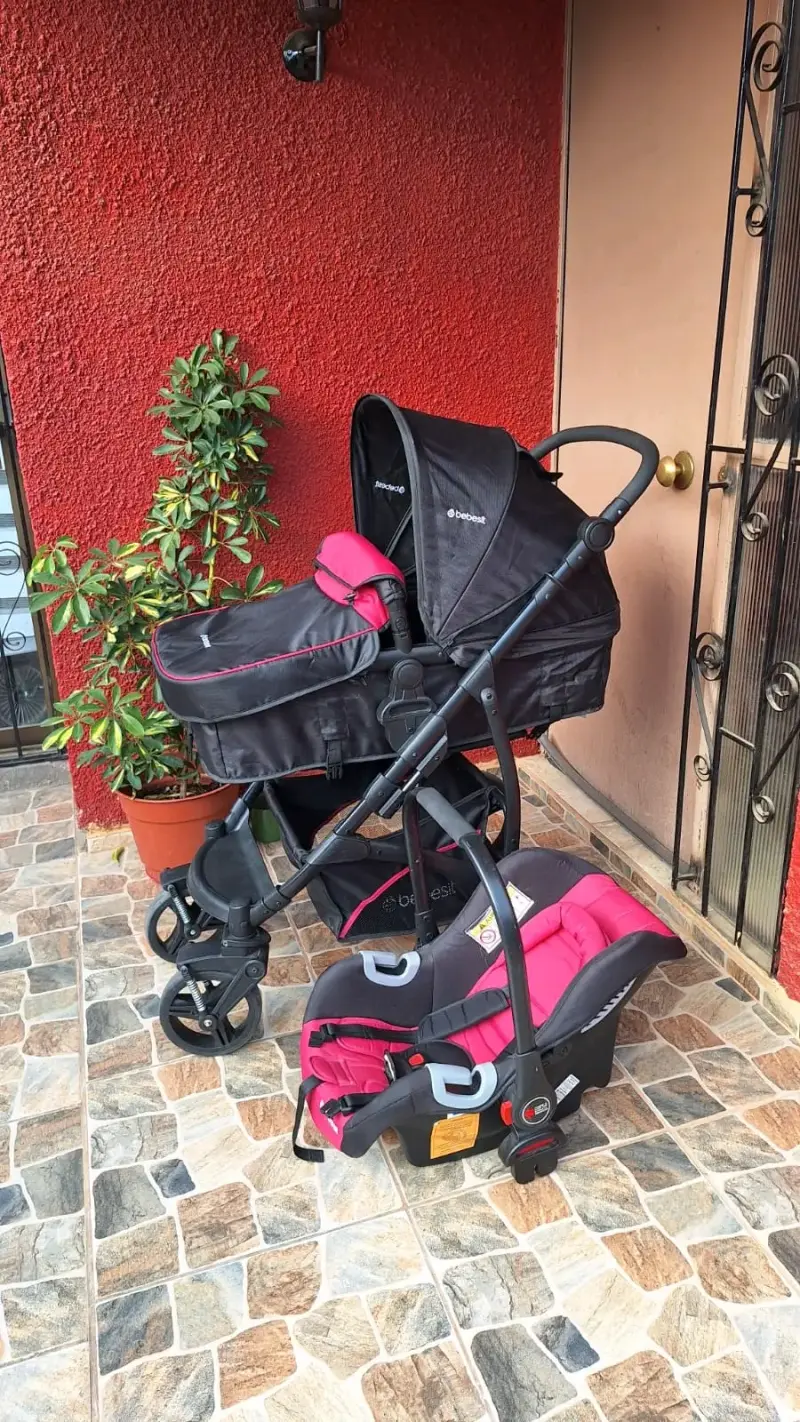 Coche Moises y silla de auto negros y rosados - 2