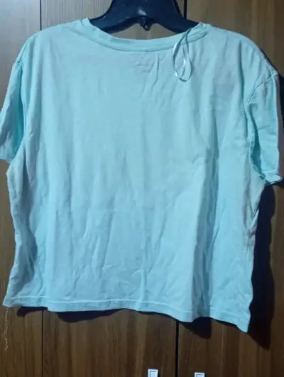 Polera celeste con diseño divertido - miniatura 2