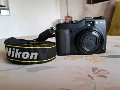 Cámara Nikon Coolpix P7000 - miniatura 1