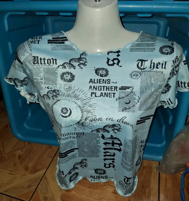 Polera gráfica azul