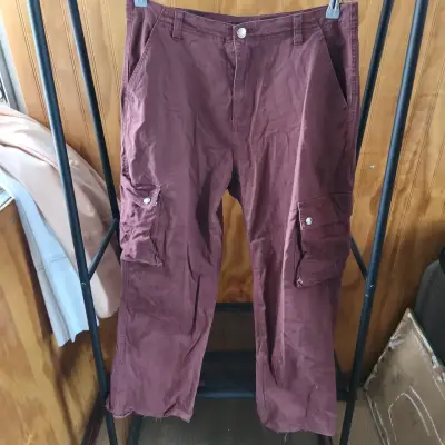 Pantalones cargo burdeos - miniatura 1