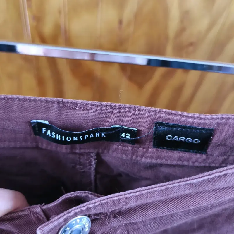 Pantalones cargo burdeos - 2