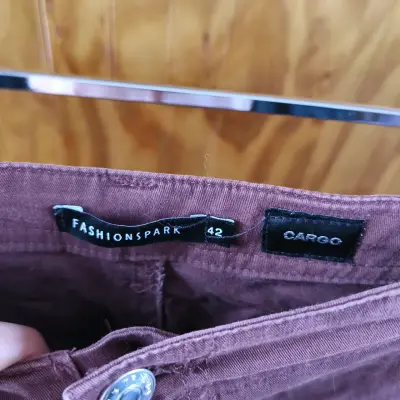 Pantalones cargo burdeos - miniatura 2