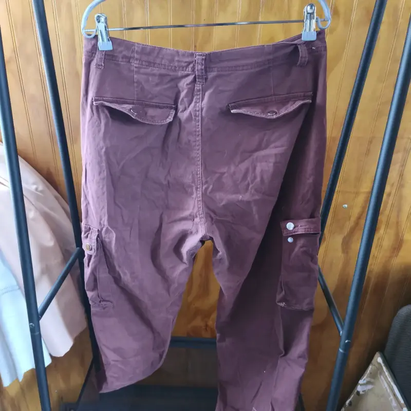 Pantalones cargo burdeos - 3