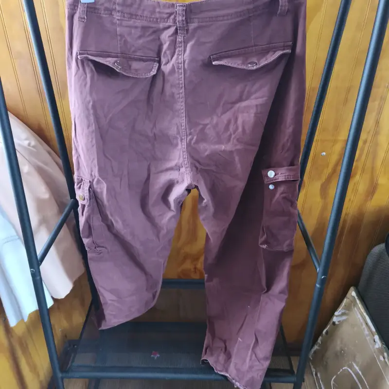 Pantalones cargo burdeos - 4