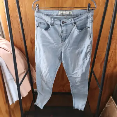 Jeans celestes estilo casual - miniatura 1