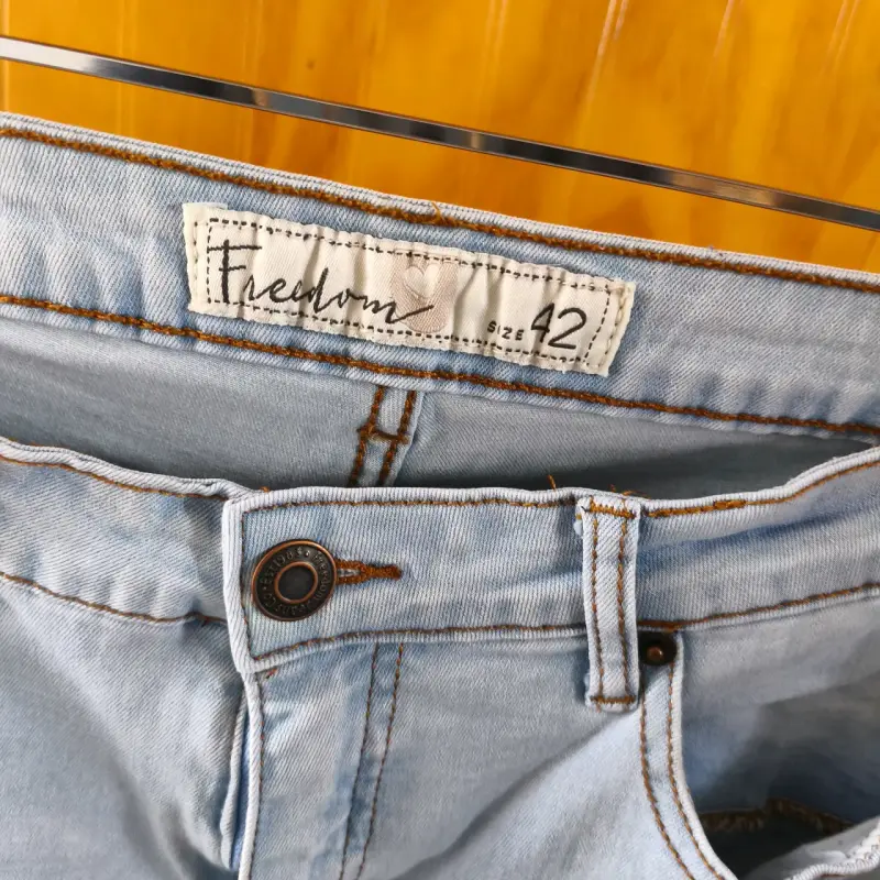 Jeans celestes estilo casual - 2