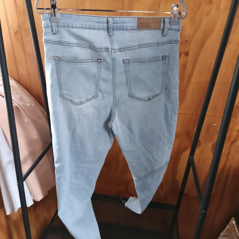 Jeans celestes estilo casual - 3