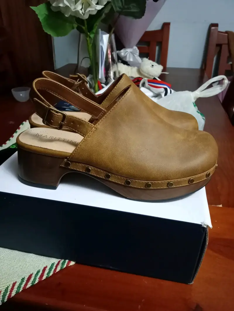 Zuecos de cuero marrón con taco - 1