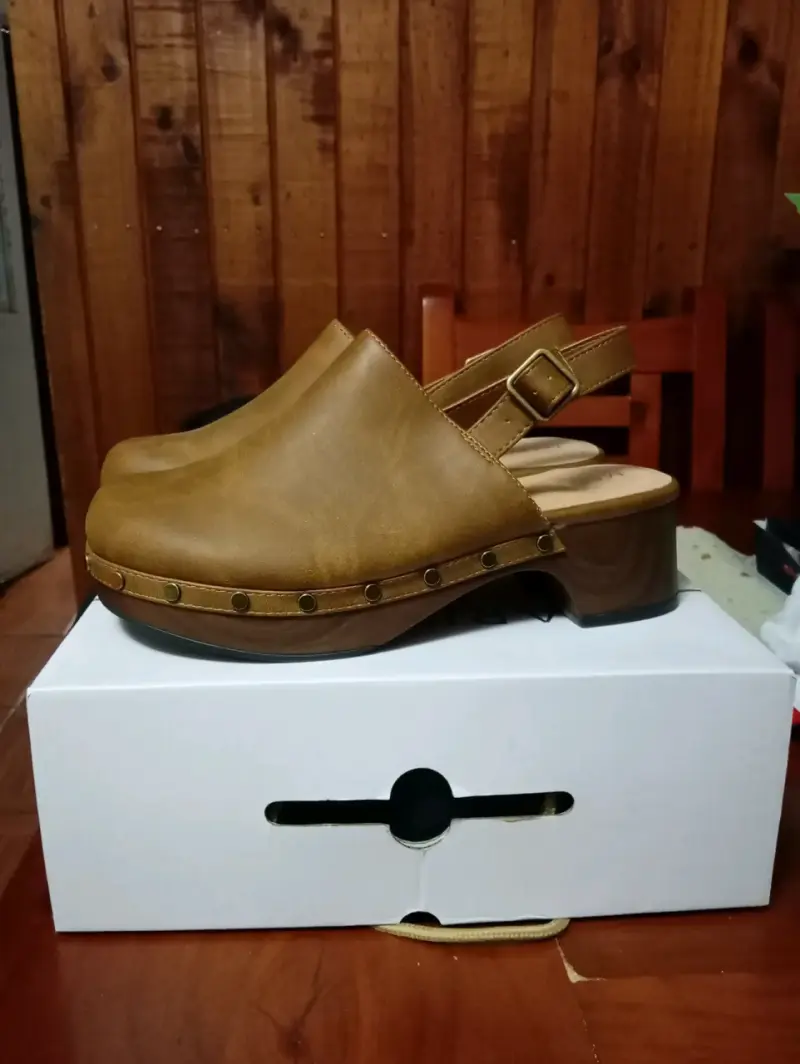 Zuecos de cuero marrón con taco - 2