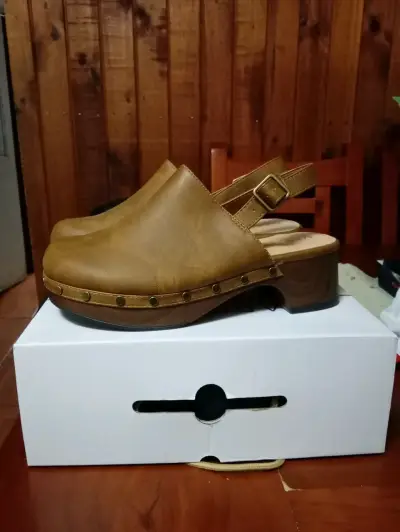 Zuecos de cuero marrón con taco - miniatura 2