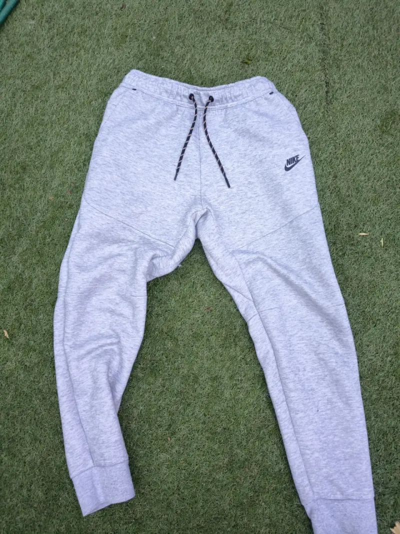 Nike tech buzo - 1