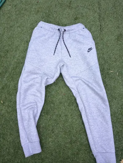 Nike tech buzo - miniatura 1