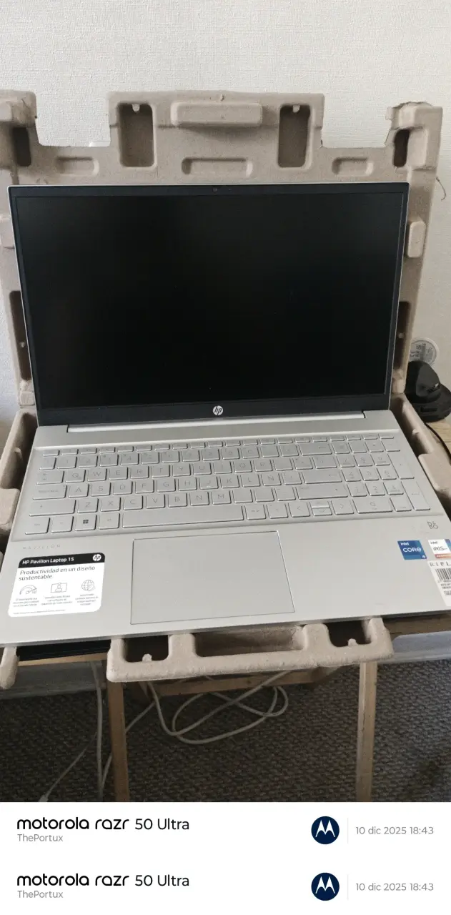 Laptop HP Pavilion 15 plateada - 1