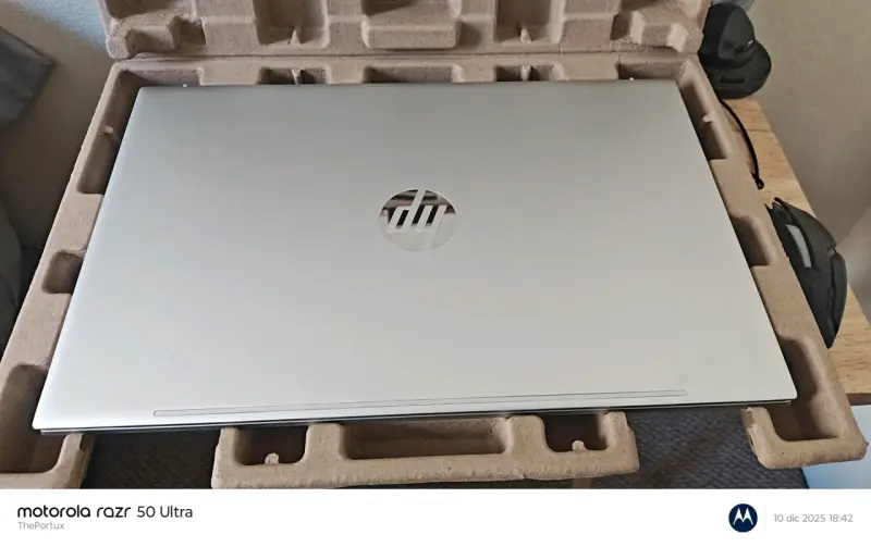 Laptop HP Pavilion 15 plateada - 2