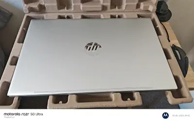 Laptop HP Pavilion 15 plateada - miniatura 2