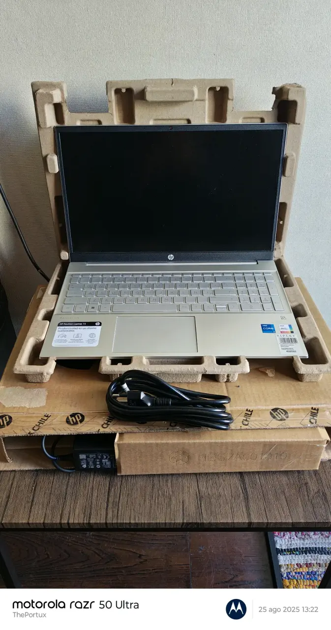 Laptop HP Pavilion 15 plateada - 3