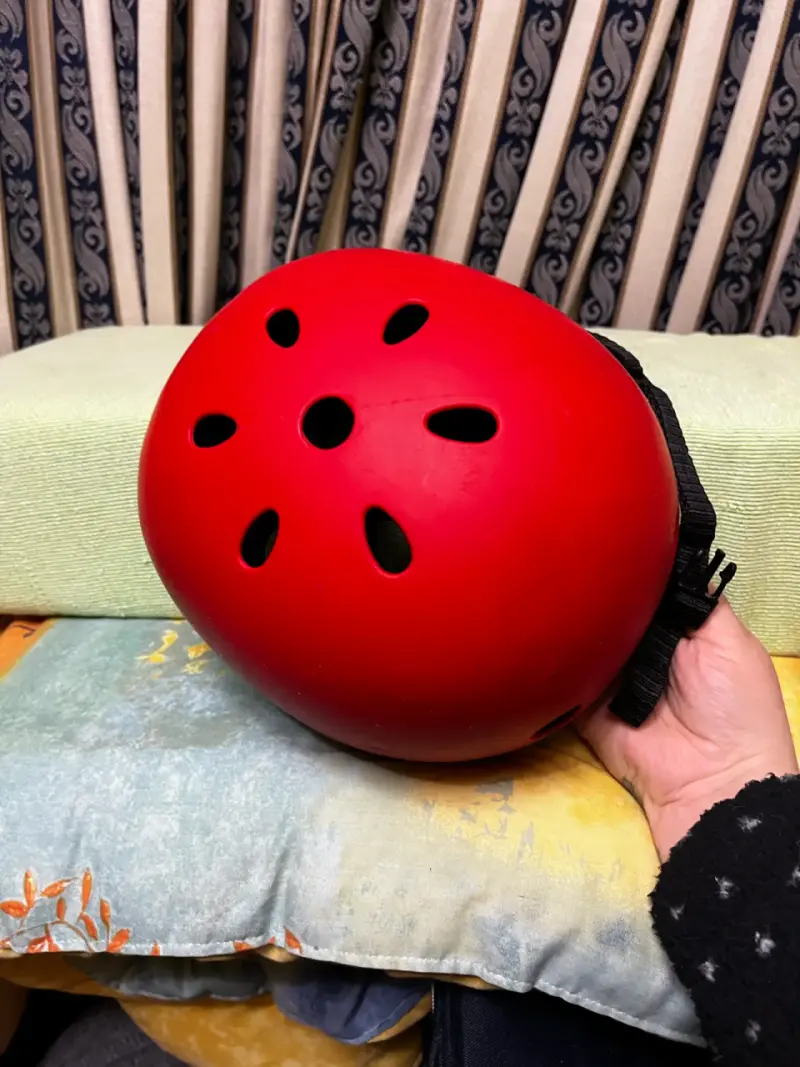 Casco rojo para ciclismo - 1