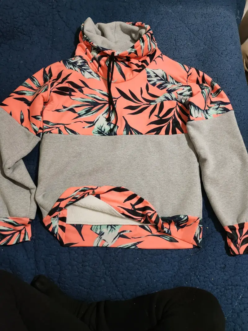 Polerón estampado hojas gris y coral