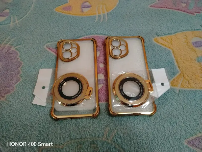 Carcasa de celular dorada con anillo - 1