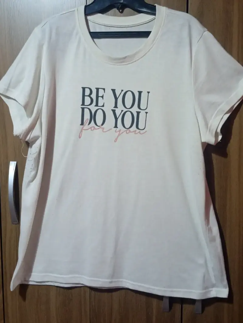 Polera beige con mensaje - 1