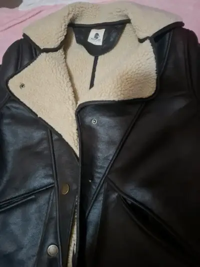 Chaqueta negra de cuero con forro - miniatura 2