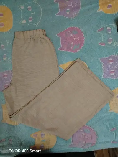 Conjunto chaleco y pantalón beige - miniatura 2