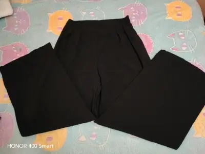 Pantalón negro clásico - miniatura 1