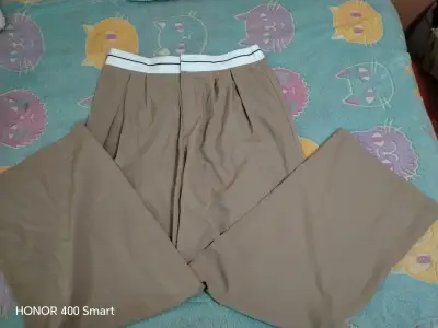 Pantalones marrones con cintura blanca - miniatura 1