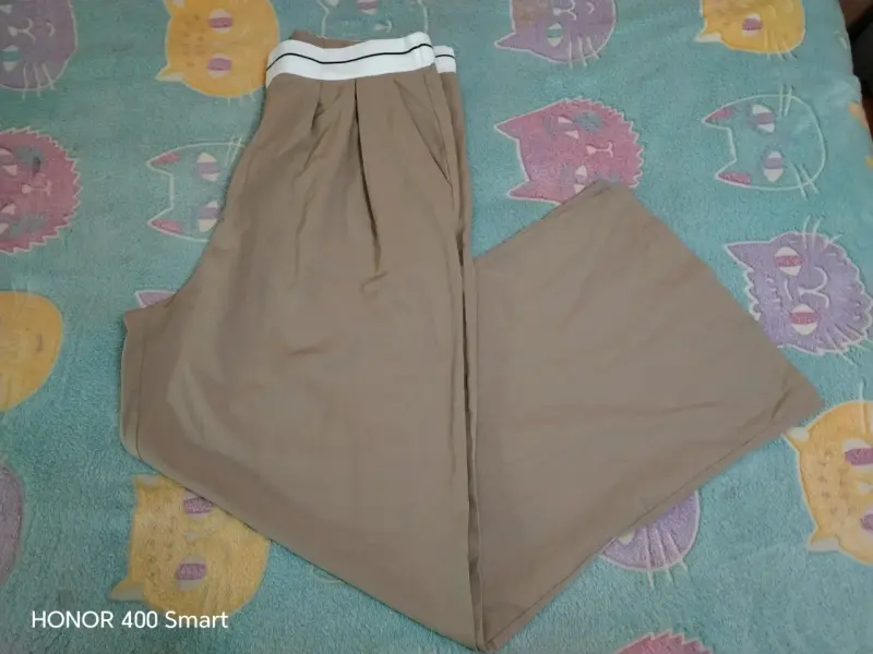 Pantalones marrones con cintura blanca - 2