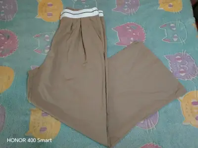 Pantalones marrones con cintura blanca - miniatura 2